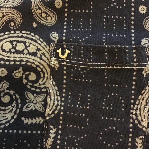 True Religion bandana print logo pocket t-shirt - Picture 3 of 4